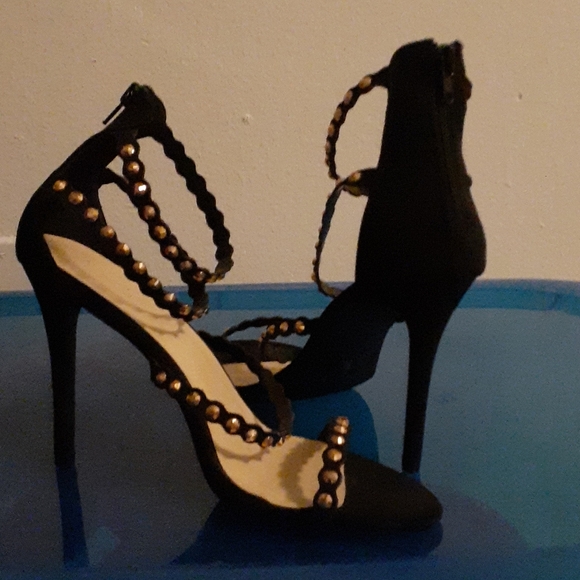 High heels - Picture 2 of 2